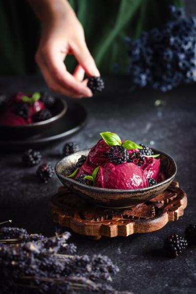Zdjęcie - Zdrowe lody jagodowe - Przepisy kulinarne ze zdjęciami