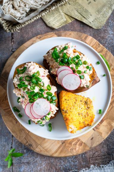 Zdjęcie - Pieczone bataty z twarożkiem - Przepisy kulinarne ze zdjęciami