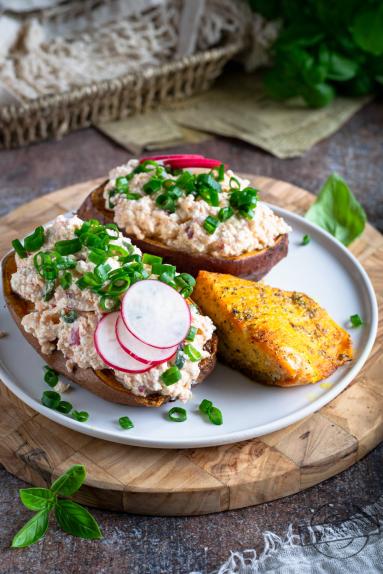 Zdjęcie - Pieczone bataty z twarożkiem - Przepisy kulinarne ze zdjęciami