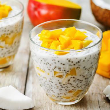 Zdjęcie - Egzotyczny Chia Pudding z Mango i Kokosem: Idealny na Letnie Śniadanie! - Przepisy kulinarne ze zdjęciami