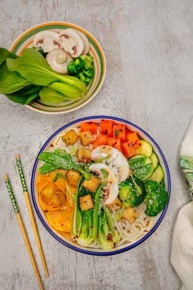 Zdjęcie - Bowl z warzywami i tofu - Przepisy kulinarne ze zdjęciami