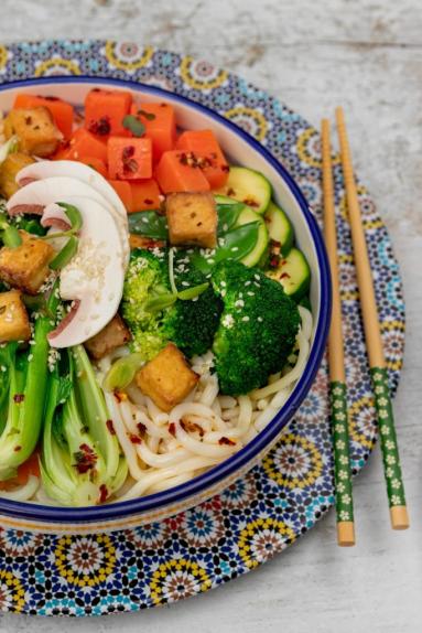 Zdjęcie - Bowl z warzywami i tofu - Przepisy kulinarne ze zdjęciami