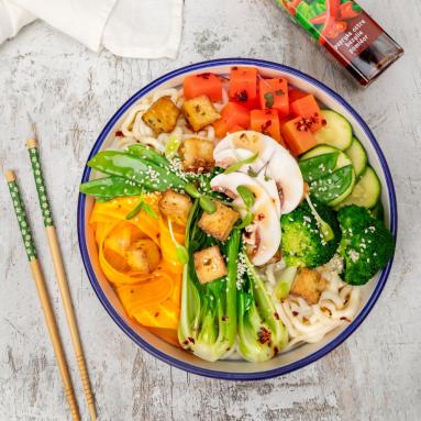 Zdjęcie - Bowl z warzywami i tofu - Przepisy kulinarne ze zdjęciami