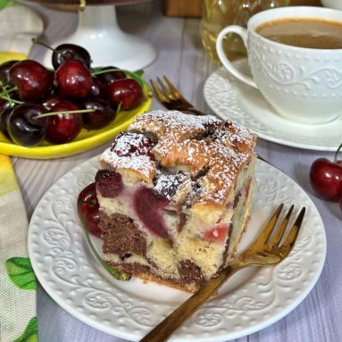 Zdjęcie - Łaciate ciasto z czereśniami - Przepisy kulinarne ze zdjęciami