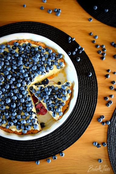 Zdjęcie - Tarta z kremem z mascarpone i owocami - prosta i szybka - Przepisy kulinarne ze zdjęciami