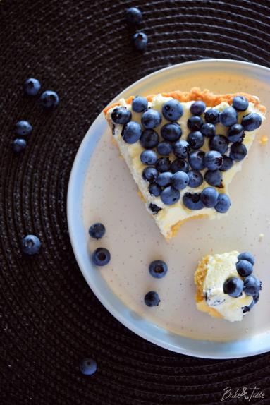 Zdjęcie - Tarta z kremem z mascarpone i owocami - prosta i szybka - Przepisy kulinarne ze zdjęciami