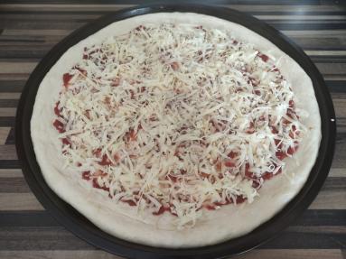 Zdjęcie - Pizza domowa - Przepisy kulinarne ze zdjęciami