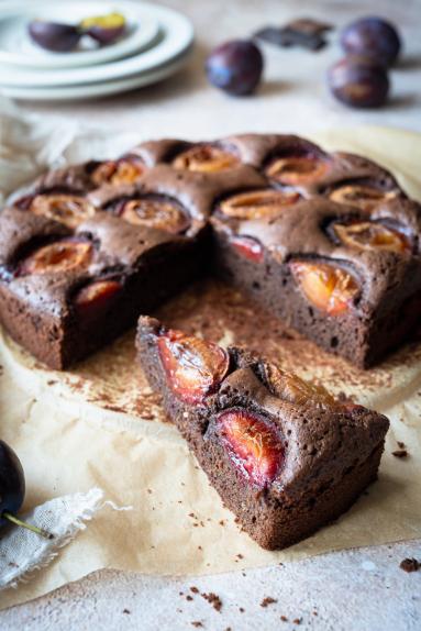 Zdjęcie - Brownie ze śliwkami - Przepisy kulinarne ze zdjęciami