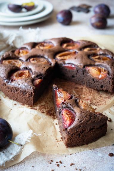 Zdjęcie - Brownie ze śliwkami - Przepisy kulinarne ze zdjęciami