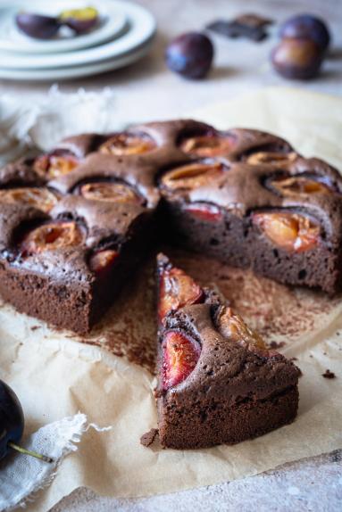 Zdjęcie - Brownie ze śliwkami - Przepisy kulinarne ze zdjęciami