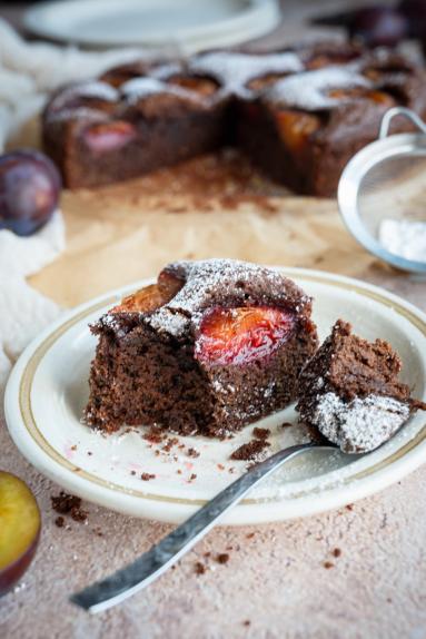 Zdjęcie - Brownie ze śliwkami - Przepisy kulinarne ze zdjęciami