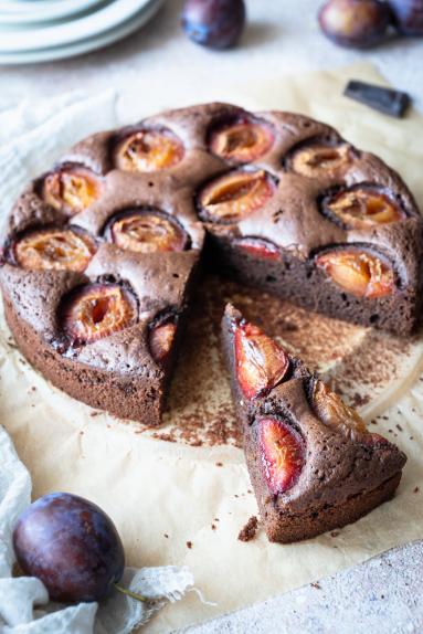 Zdjęcie - Brownie ze śliwkami - Przepisy kulinarne ze zdjęciami