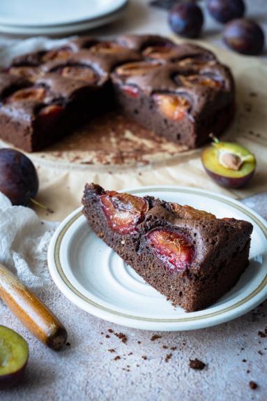 Zdjęcie - Brownie ze śliwkami - Przepisy kulinarne ze zdjęciami