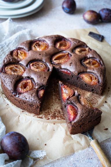 Zdjęcie - Brownie ze śliwkami - Przepisy kulinarne ze zdjęciami