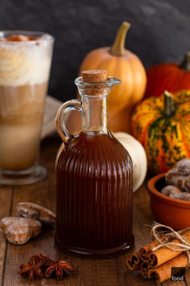 Zdjęcie - Pumpkin Spice Latte – kawa z dyniowym syropem - Przepisy kulinarne ze zdjęciami