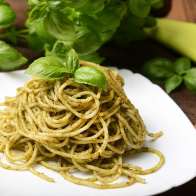 Zdjęcie - Szybki Obiad w 30 min - Makaron z bazyliowym pesto - Przepisy kulinarne ze zdjęciami