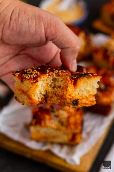 Zdjęcie - Focaccia z gochujang - Przepisy kulinarne ze zdjęciami