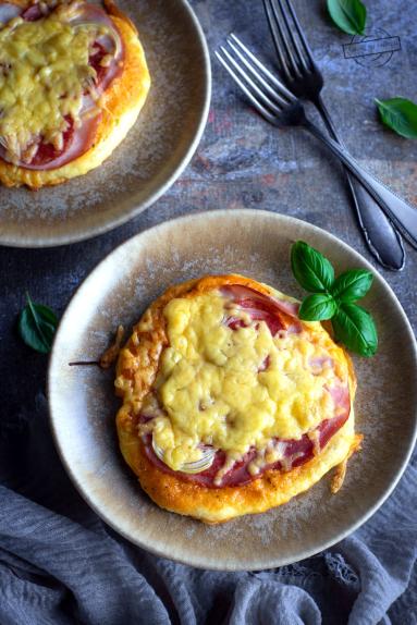 Zdjęcie - Twarogowa mini pizza - Przepisy kulinarne ze zdjęciami