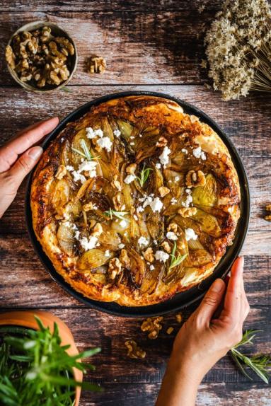 Zdjęcie - Cebulowa tarte tatin - Przepisy kulinarne ze zdjęciami