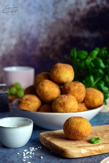 Zdjęcie - Arancini – kulki z ryżu z mięsnym nadzieniem - Przepisy kulinarne ze zdjęciami