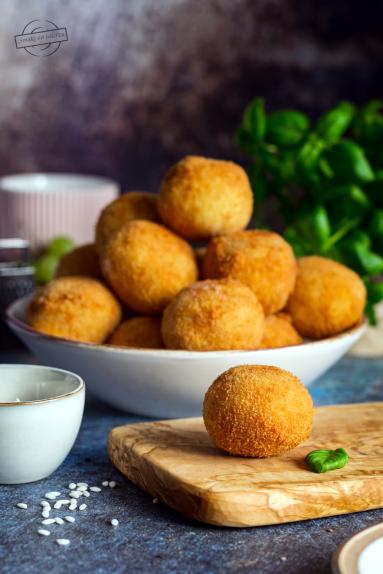 Zdjęcie - Arancini – kulki z ryżu z mięsnym nadzieniem - Przepisy kulinarne ze zdjęciami