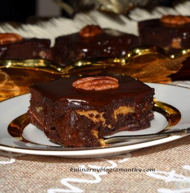 Zdjęcie - Brownie z karmelem i orzechami - Przepisy kulinarne ze zdjęciami