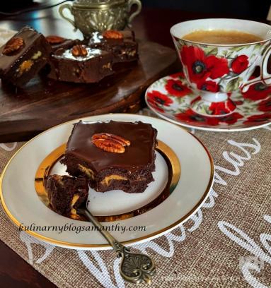 Zdjęcie - Brownie z karmelem i orzechami - Przepisy kulinarne ze zdjęciami