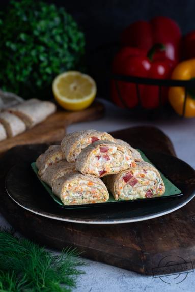 Zdjęcie - Tortilla z fetą, marchewką i papryką - Przepisy kulinarne ze zdjęciami