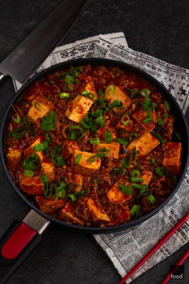 Zdjęcie - Mapo tofu – tofu po syczuańsku w mięsnym sosie - Przepisy kulinarne ze zdjęciami