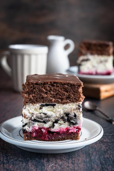 Zdjęcie - Ciasto z wiśnią i oreo - Przepisy kulinarne ze zdjęciami