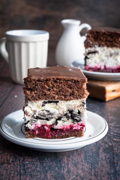 Zdjęcie - Ciasto z wiśnią i oreo - Przepisy kulinarne ze zdjęciami