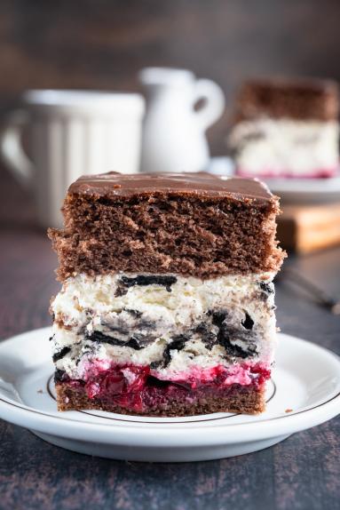 Zdjęcie - Ciasto z wiśnią i oreo - Przepisy kulinarne ze zdjęciami