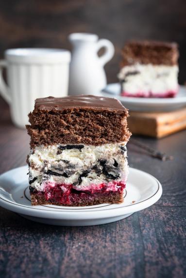 Zdjęcie - Ciasto z wiśnią i oreo - Przepisy kulinarne ze zdjęciami