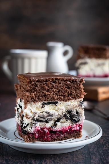 Zdjęcie - Ciasto z wiśnią i oreo - Przepisy kulinarne ze zdjęciami