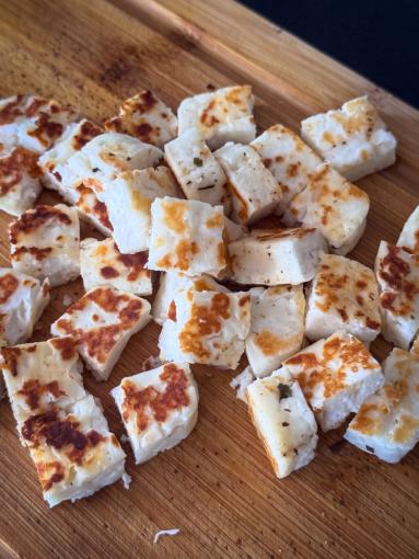 Zdjęcie - Makaron z papryką i halloumi - Przepisy kulinarne ze zdjęciami