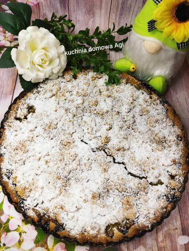 Zdjęcie - Tarta na kruszonce z rabarbarem i galaretkami - Przepisy kulinarne ze zdjęciami