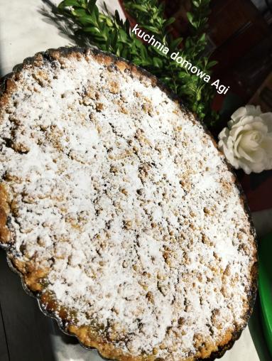 Zdjęcie - Tarta na kruszonce z rabarbarem i galaretkami - Przepisy kulinarne ze zdjęciami