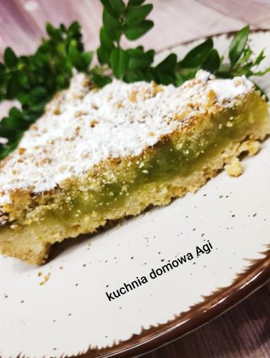 Zdjęcie - Tarta na kruszonce z rabarbarem i galaretkami - Przepisy kulinarne ze zdjęciami