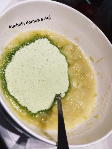 Zdjęcie - Tarta na kruszonce z rabarbarem i galaretkami - Przepisy kulinarne ze zdjęciami