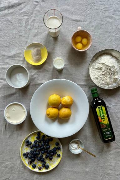 Zdjęcie - Ciasto cytrynowe z borówkami i mascarpone - Przepisy kulinarne ze zdjęciami