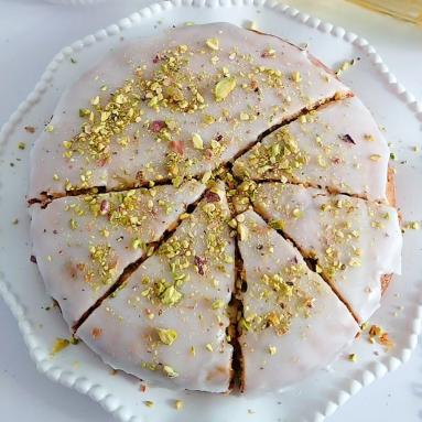 Zdjęcie - Babka pistacjowa z polewą - Przepisy kulinarne ze zdjęciami