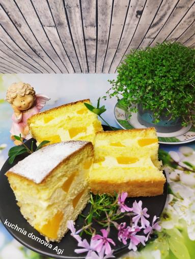 Zdjęcie - Duży biszkopt z 8 jaj bez proszku do pieczenia z masą budyniową z żółtkami i kaszą manną - Przepisy kulinarne ze zdjęciami