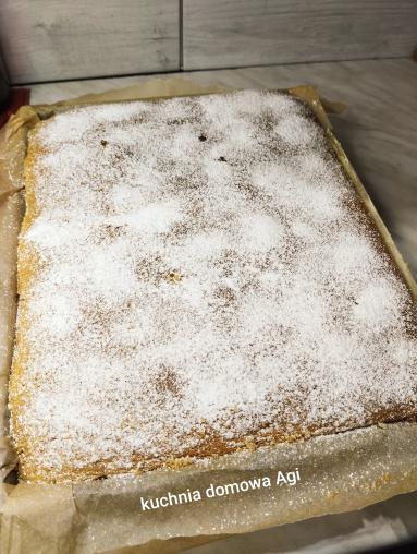 Zdjęcie - Duży biszkopt z 8 jaj bez proszku do pieczenia z masą budyniową z żółtkami i kaszą manną - Przepisy kulinarne ze zdjęciami
