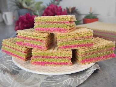 Zdjęcie - Kolorowe wafle z galaretką - Przepisy kulinarne ze zdjęciami