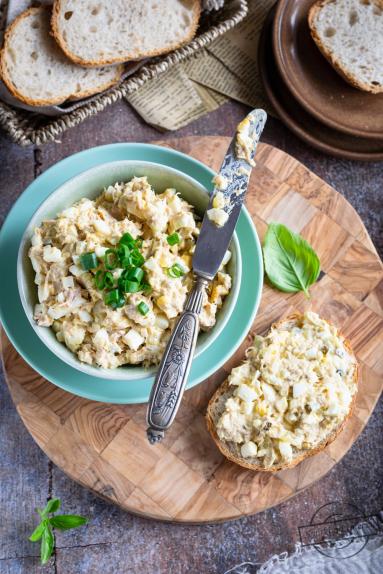 Zdjęcie - Pasta jajeczna z tuńczykiem - Przepisy kulinarne ze zdjęciami