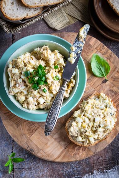 Zdjęcie - Pasta jajeczna z tuńczykiem - Przepisy kulinarne ze zdjęciami