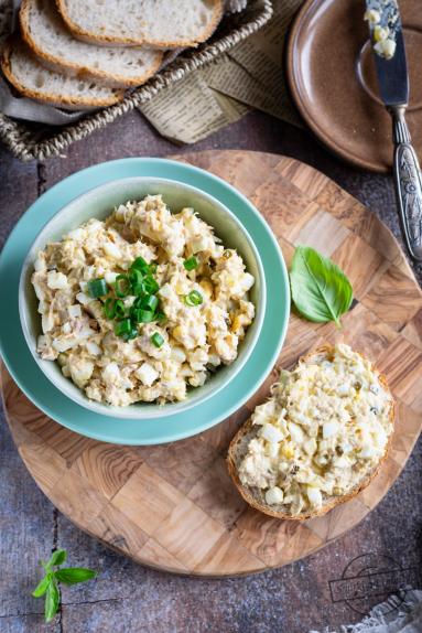 Zdjęcie - Pasta jajeczna z tuńczykiem - Przepisy kulinarne ze zdjęciami