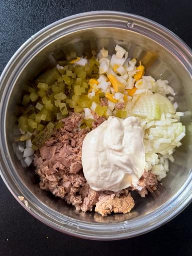 Zdjęcie: Pasta jajeczna z tuńczykiem Zdjęcie - Pasta jajeczna z tuńczykiem - Przepisy kulinarne ze zdjęciami