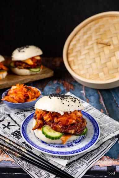 Zdjęcie - Bao burger z korean fried chicken i kimchi - Przepisy kulinarne ze zdjęciami