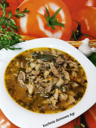 Zdjęcie - Flaczki z żołądków drobiowych i kości wieprzowych BOCZKOWYCH z zapalaną na oleju mąką - Przepisy kulinarne ze zdjęciami